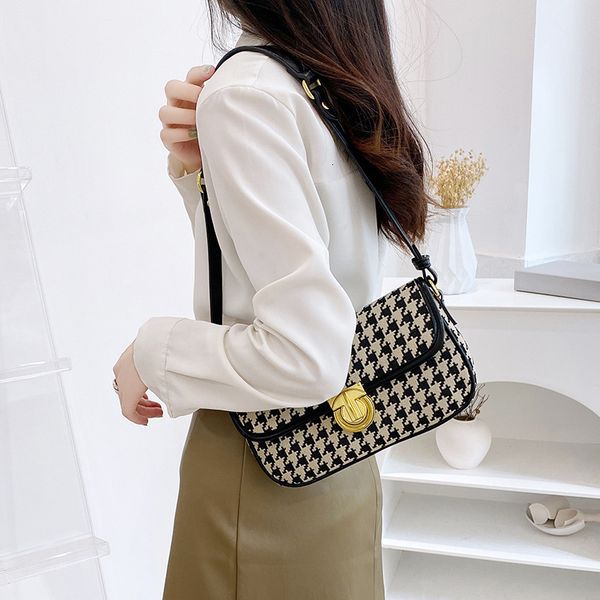 advanced underarm bag 2021 minority design method stick fashion thousand bird lattice single shoulder messenger
advanced underarm bag 2021 minority design method stick fashion thousand bird lattice single shoulder messenger