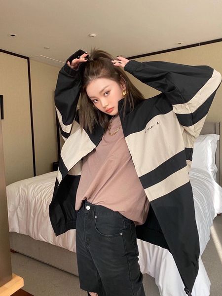 21 tide autumn and new black apricot contrast os stormsuit coat embroidered version is thin, White
21 tide autumn and new black apricot contrast os stormsuit coat embroidered version is thin, White