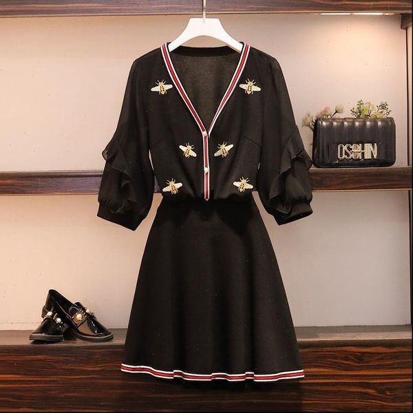 spring summer knitted sets ruffles women dress half sleeve v neck bees embroidery loose cardigan and elastic waist mini skirt, White
spring summer knitted sets ruffles women dress half sleeve v neck bees embroidery loose cardigan and elastic waist mini skirt, White