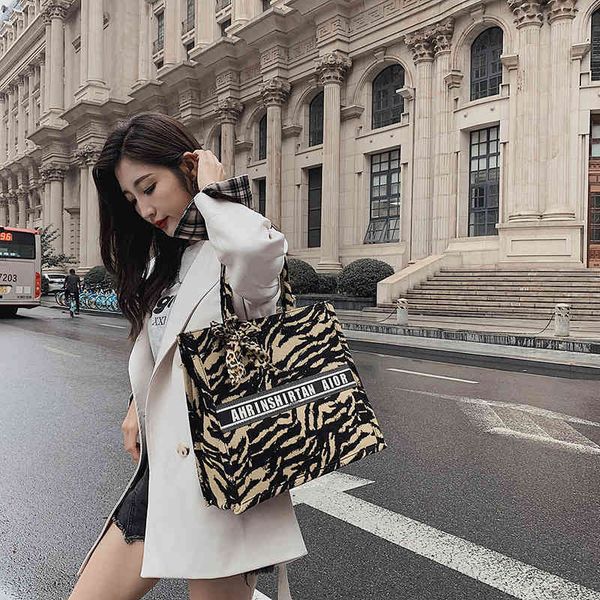 versatile new portable large bag women's bag canvas printed tote shopping bags sale
versatile new portable large bag women's bag canvas printed tote shopping bags sale