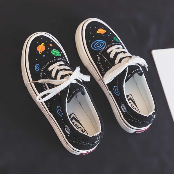 black sneakers women's sports shoes planet anime kawaii casual flats 2021 spring autumn female fashion vulcanize tennis footwear y0907
black sneakers women's sports shoes planet anime kawaii casual flats 2021 spring autumn female fashion vulcanize tennis footwear y0907
