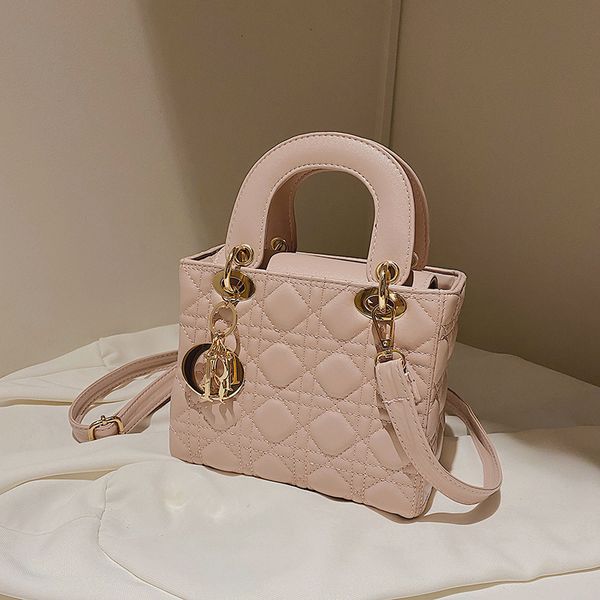bag live broadcast pu women's 2021 new fashion composite super fiber leather versatile princess messenger handbag
bag live broadcast pu women's 2021 new fashion composite super fiber leather versatile princess messenger handbag
