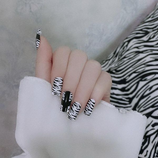 false nails 24pcs fake nail tips wear armor artificial striped black and white designs removable patch press on p158, Red;gold
false nails 24pcs fake nail tips wear armor artificial striped black and white designs removable patch press on p158, Red;gold