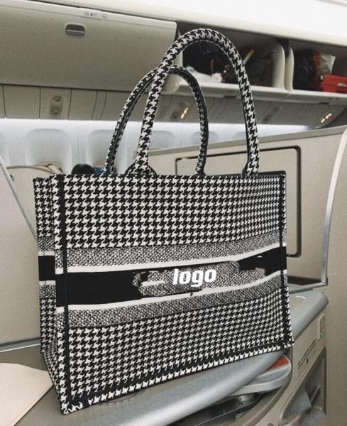 high-quality women bag fashion luxury designer houndstooth presbyopia tote bags retro canvas embroidered shopping bale shoulder parcel
high-quality women bag fashion luxury designer houndstooth presbyopia tote bags retro canvas embroidered shopping bale shoulder parcel