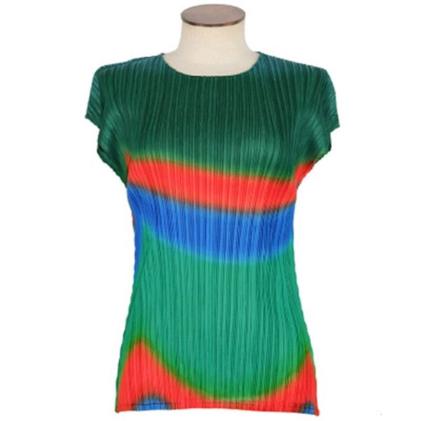 knits miyake fashion short sleeve gradient fold o-eneck thin section t-shirt, White
knits miyake fashion short sleeve gradient fold o-eneck thin section t-shirt, White