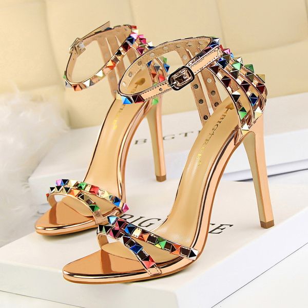 dress shoes bigtree sandálias femininas com fivela, elegante, lisa, pu, rebites, salto alto, sapatos de festa femininos, brilho oin6, Black
dress shoes bigtree sandálias femininas com fivela, elegante, lisa, pu, rebites, salto alto, sapatos de festa femininos, brilho oin6, Black
