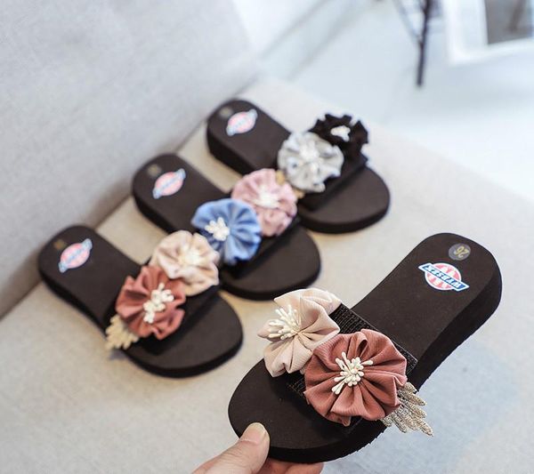 slipper 2021 summer comfortable girls beach slippers children flower women home shoes kids fashion casual flip-flops sandals, Black;grey
slipper 2021 summer comfortable girls beach slippers children flower women home shoes kids fashion casual flip-flops sandals, Black;grey