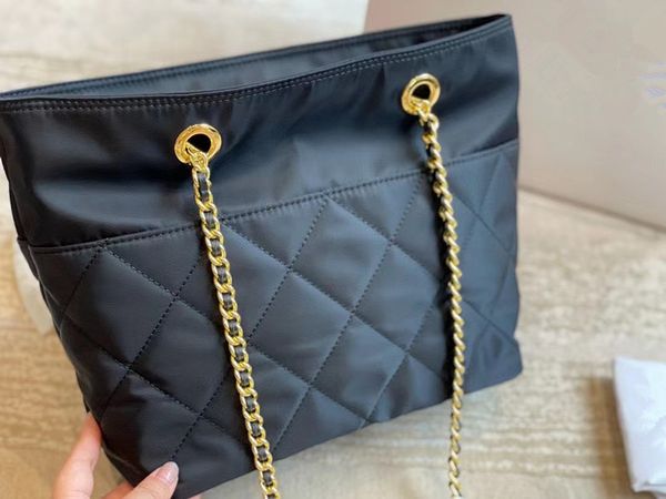 women shoulder bag classic handbag designer handbags crossbody nylon diamond fashion zipperinterior slot pocket long chain designers bags
women shoulder bag classic handbag designer handbags crossbody nylon diamond fashion zipperinterior slot pocket long chain designers bags