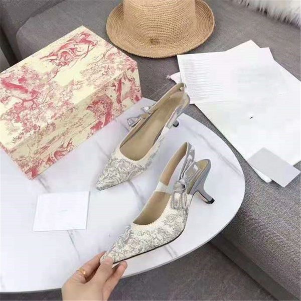 2021 new mesh pointed bow letter heel embroidered family kitten heel one line belt fairy style women's shoes, Black
2021 new mesh pointed bow letter heel embroidered family kitten heel one line belt fairy style women's shoes, Black