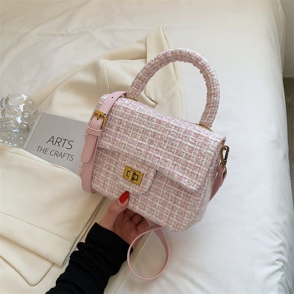 factory direct sale 75% off portable small square texture foreign style lock single shoulder messenger women's 2021 canvas autumn popul
factory direct sale 75% off portable small square texture foreign style lock single shoulder messenger women's 2021 canvas autumn popul