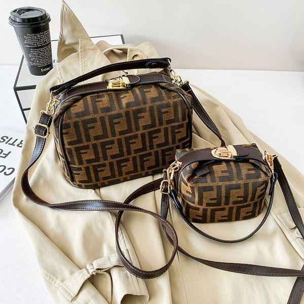 louis vutton bag2021 new women's french stick lunch box bento dog walking single shoulder net red boston pillow portable messenger bagf
louis vutton bag2021 new women's french stick lunch box bento dog walking single shoulder net red boston pillow portable messenger bagf