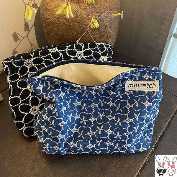 cosmetic bags & cases chinese style small daisy embroidered cotton makeup bag large storage handbags
cosmetic bags & cases chinese style small daisy embroidered cotton makeup bag large storage handbags