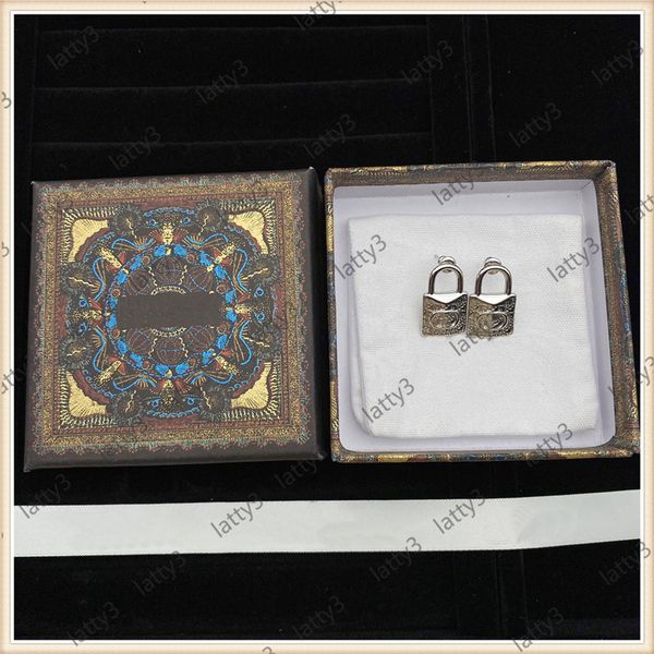 new type of locking ear studs luxurys designers earrings womens earring wear brands ear stud aretes for woman with box, Golden;silver
new type of locking ear studs luxurys designers earrings womens earring wear brands ear stud aretes for woman with box, Golden;silver