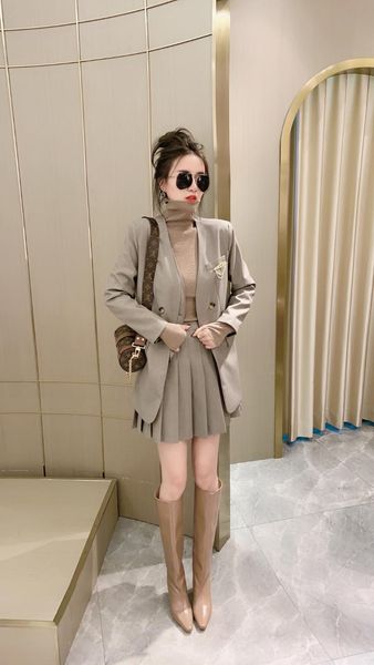 Two Piece Dress Simple Big Brand Women's Khaki Two-piece Set, Fashionable Pleated Skirt + Specially Designed Suit Coat, White
Two Piece Dress Simple Big Brand Women's Khaki Two-piece Set, Fashionable Pleated Skirt + Specially Designed Suit Coat, White