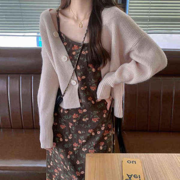 casual dresses early autumn fashion xiaoxiang suit 2022 women's net red foreign style sweater cardigan suspender two-piece set, Black;gray
casual dresses early autumn fashion xiaoxiang suit 2022 women's net red foreign style sweater cardigan suspender two-piece set, Black;gray