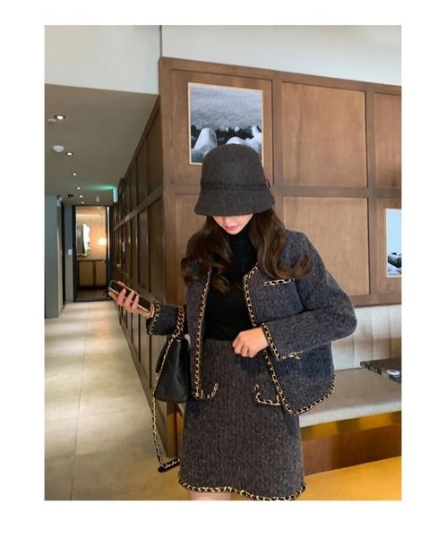 korean version of the autumn and winter office lady woolen coat + short skirt two-piece suit, White
korean version of the autumn and winter office lady woolen coat + short skirt two-piece suit, White