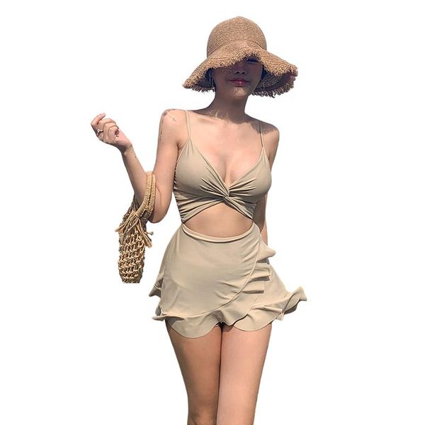 one-piece suits 2021 ruffle swimsuit women hollow out swimwear solid color one pieces suit bathing low cut beachwear korean swim wear
one-piece suits 2021 ruffle swimsuit women hollow out swimwear solid color one pieces suit bathing low cut beachwear korean swim wear