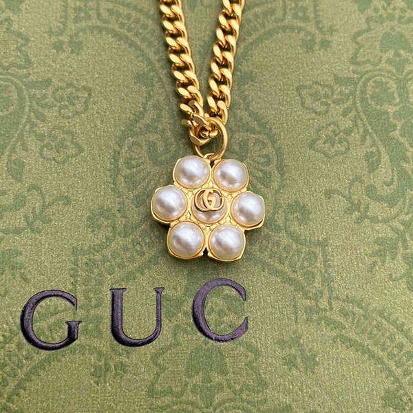 2023 designer new ancient family pearl flower double letter christmas gift senior elegant simple and generous necklace female, Silver
2023 designer new ancient family pearl flower double letter christmas gift senior elegant simple and generous necklace female, Silver