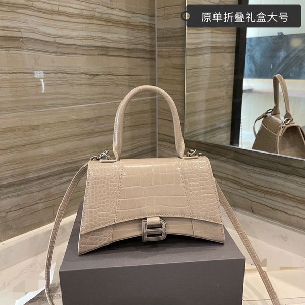 2021 new hourglass bag crocodile leather hand-held diagonal bag fashion dumpling crescent bag zly bags
2021 new hourglass bag crocodile leather hand-held diagonal bag fashion dumpling crescent bag zly bags