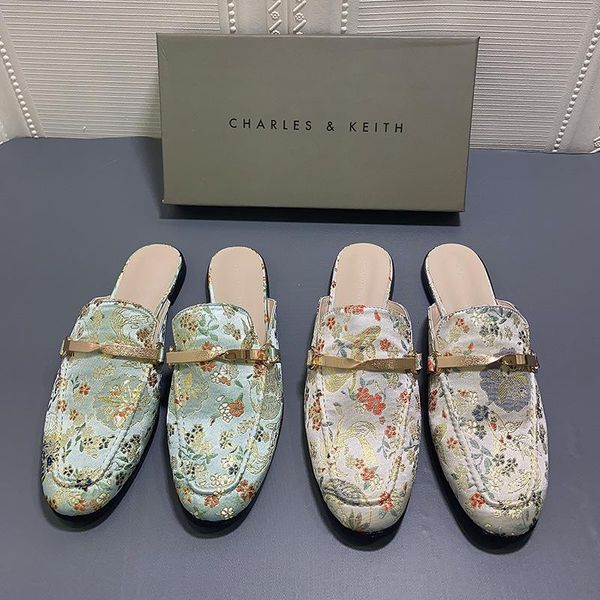 slippers small 2021 spring and autumn women's metal embroidery flowers muller shoes, Black
slippers small 2021 spring and autumn women's metal embroidery flowers muller shoes, Black