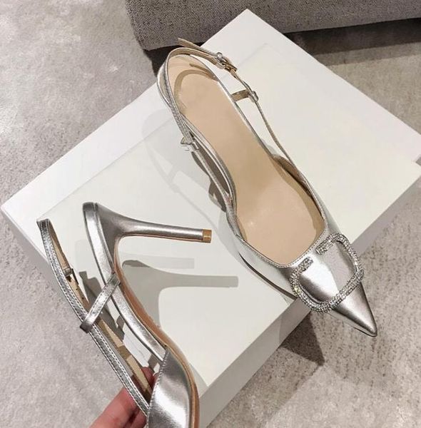 2021 pointed toe mid-heel sandal metal buckle single shoes stiletto black leather hollow sandals women
2021 pointed toe mid-heel sandal metal buckle single shoes stiletto black leather hollow sandals women