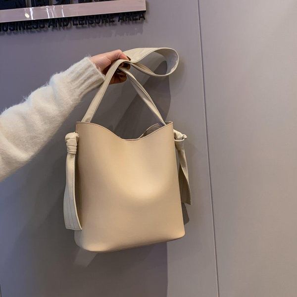 evening bags large capacity fashion shoulder for women 2021 solid color casual handbags ladies bucket bag
evening bags large capacity fashion shoulder for women 2021 solid color casual handbags ladies bucket bag