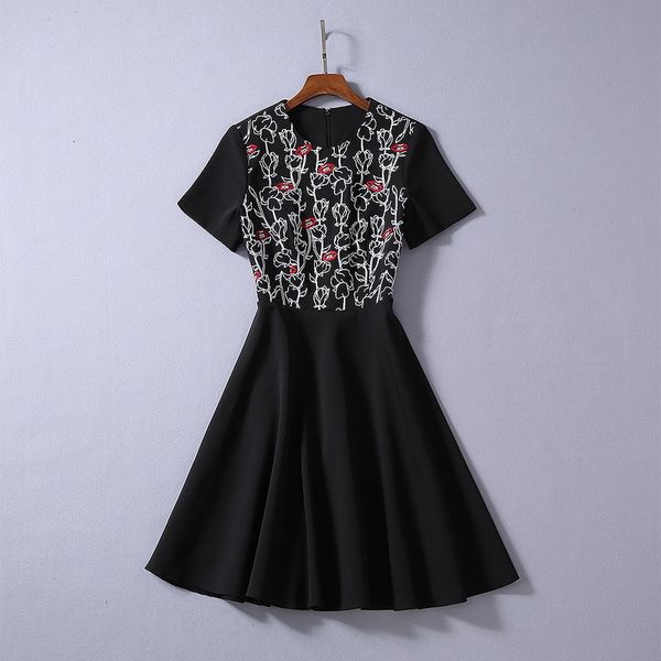 casual dresses new european and american women's dresses for spring with short sleeves round collar red lip embroidery fashion dress eg, Black;gray
casual dresses new european and american women's dresses for spring with short sleeves round collar red lip embroidery fashion dress eg, Black;gray
