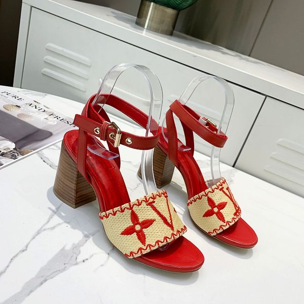 2021ss selling designer women sandals with .5 cm high heels fashion sandals sizes 34-42 with full packing quality, Black
2021ss selling designer women sandals with .5 cm high heels fashion sandals sizes 34-42 with full packing quality, Black