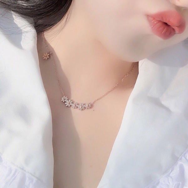 six little daisy necklace titanium steel rose gold color casual women girls lady fashion jewelry dropship chains, Silver
six little daisy necklace titanium steel rose gold color casual women girls lady fashion jewelry dropship chains, Silver
