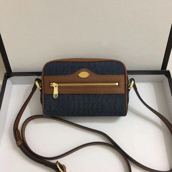 517350 small luxurys designers shoulder bag italy messenger bag fashion mini bags vintage classic crossbody bag deliver size w17.5*h12*5.5cm
517350 small luxurys designers shoulder bag italy messenger bag fashion mini bags vintage classic crossbody bag deliver size w17.5*h12*5.5cm