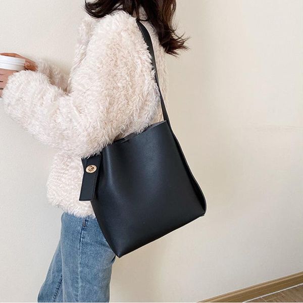 messenger bag women bucket shoulder large capacity vintage pu leather lady handbag luxury designer black brown bags
messenger bag women bucket shoulder large capacity vintage pu leather lady handbag luxury designer black brown bags