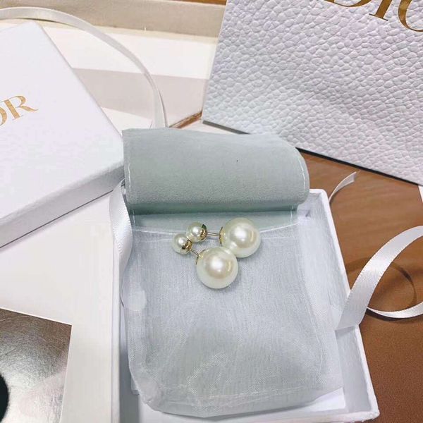 brand luxury pearl double sided stud earrings wedding jewelry with box packing, Golden;silver
brand luxury pearl double sided stud earrings wedding jewelry with box packing, Golden;silver