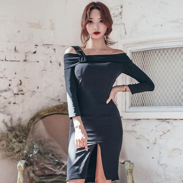casual dresses fashion korea style dress women off shoulder straight collar design package hip black spring 2021 vestido, Black;gray
casual dresses fashion korea style dress women off shoulder straight collar design package hip black spring 2021 vestido, Black;gray