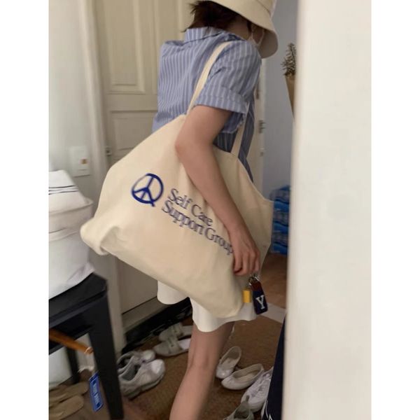 handbags2021 handong gate mo * e same daily large capacity single shoulder letter canvas hand, Silver
handbags2021 handong gate mo * e same daily large capacity single shoulder letter canvas hand, Silver
