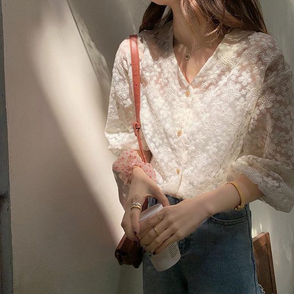 women's blouses & shirts ekool lace daisy embroidery v-neck shirt summer 2021 loose and thin sunscreen top, White
women's blouses & shirts ekool lace daisy embroidery v-neck shirt summer 2021 loose and thin sunscreen top, White