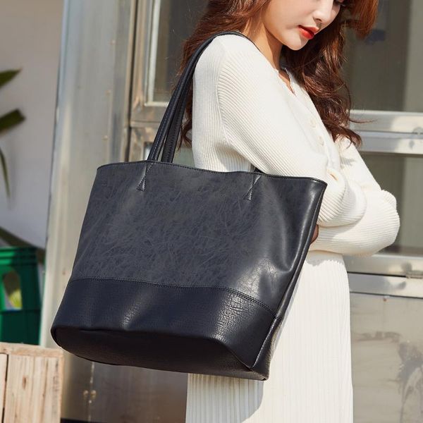shoulder bags 2021 style messenger bag european and american fashion large capacity portable one tote
shoulder bags 2021 style messenger bag european and american fashion large capacity portable one tote