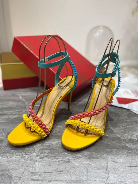 70% off wholesale sandals flip-flops new fashion summer transparent medium-heeled point toe muller shoes women luxury designers, Black
70% off wholesale sandals flip-flops new fashion summer transparent medium-heeled point toe muller shoes women luxury designers, Black