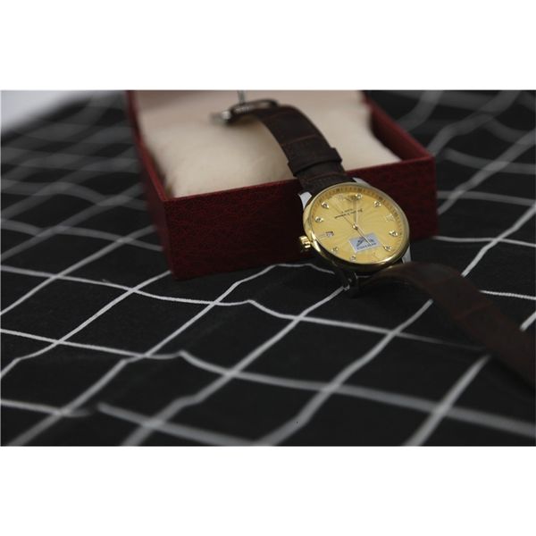 fashion men's and women's leather waterproof watch gold simple korean non mechanical quartz, Slivery;brown
fashion men's and women's leather waterproof watch gold simple korean non mechanical quartz, Slivery;brown