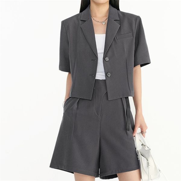 casual simple 2 pcs women set notched collar short sleeve single breasted blazers coat + wide leg shorts summer fashion suit 210519, White
casual simple 2 pcs women set notched collar short sleeve single breasted blazers coat + wide leg shorts summer fashion suit 210519, White