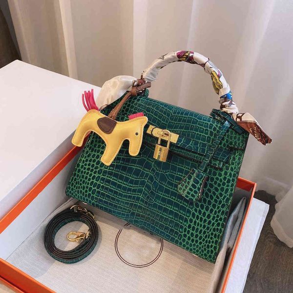 alligator green bag pendant satchel single shoulder with silk scarf luxuryss designerss yw
alligator green bag pendant satchel single shoulder with silk scarf luxuryss designerss yw