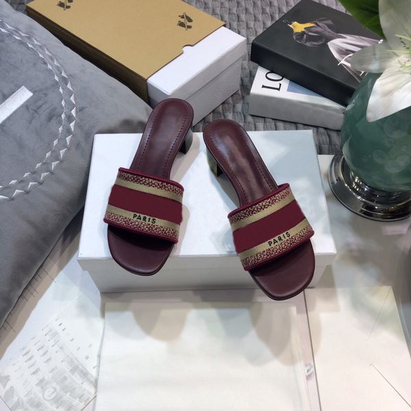 21ss dway designer one-word belt drag women's slippers shoes cd letter logo three-dimensional embroidery flat sandalss round head thick, Black
21ss dway designer one-word belt drag women's slippers shoes cd letter logo three-dimensional embroidery flat sandalss round head thick, Black