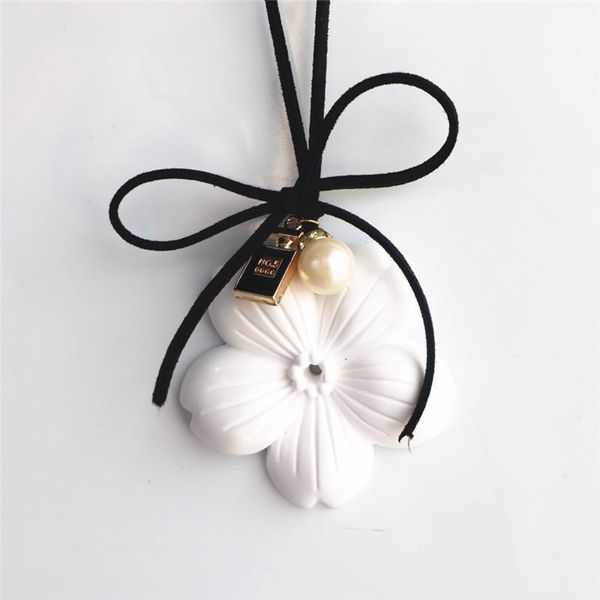 interior decorations finru scented ceramic flower shaped home decoration aroma diffuser hanging car air freshener
interior decorations finru scented ceramic flower shaped home decoration aroma diffuser hanging car air freshener