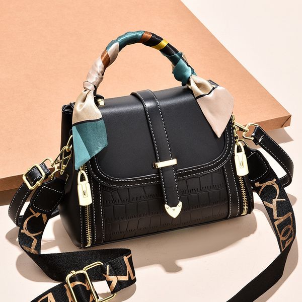 handbag women's bag summer 2021 net red tide fashion portable simple large capacity messenger, Black;red
handbag women's bag summer 2021 net red tide fashion portable simple large capacity messenger, Black;red