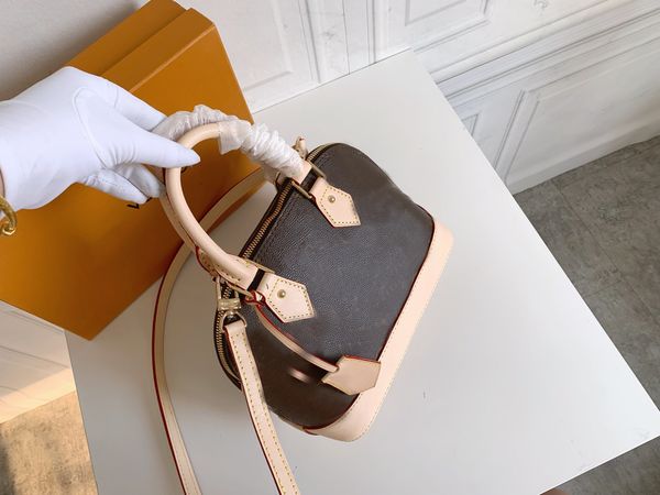luxury designer fashion women shoulder bags chain messenger bag leather handbags shell wallet purse ladies cosmetic
luxury designer fashion women shoulder bags chain messenger bag leather handbags shell wallet purse ladies cosmetic