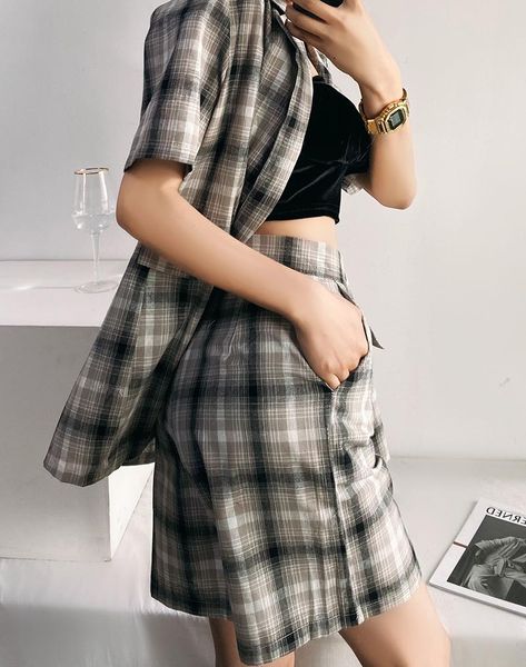women's tracksuits meriahzheng 2021 summer casual retro mid-length loose-fitting plaid short-sleeved jacket pants set pyl, Gray
women's tracksuits meriahzheng 2021 summer casual retro mid-length loose-fitting plaid short-sleeved jacket pants set pyl, Gray