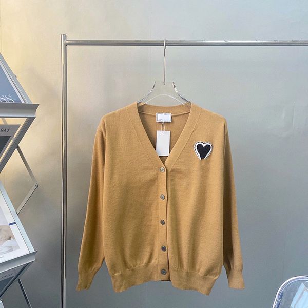 high version 21ss star same early autumn new college style am love v-neck chicken heart cardigan 07201, White
high version 21ss star same early autumn new college style am love v-neck chicken heart cardigan 07201, White