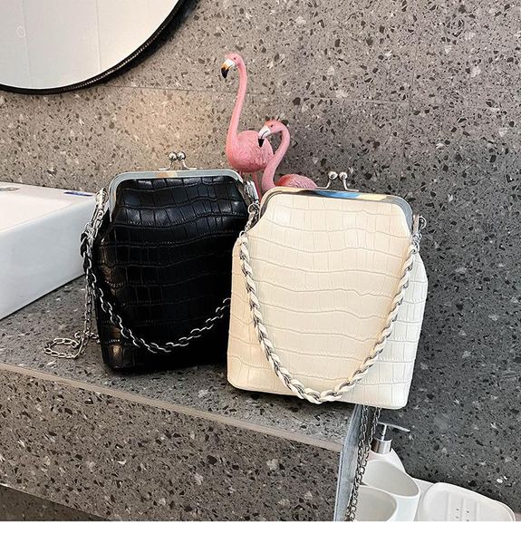 stone pattern women solid color metal evening bags chain female shoulder bag small ladies' messenger crossbody sac a main
stone pattern women solid color metal evening bags chain female shoulder bag small ladies' messenger crossbody sac a main