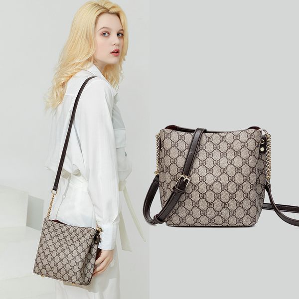 new retro print bucket bag women's fashion large-capacity one-shoulder diagonal chain bag
new retro print bucket bag women's fashion large-capacity one-shoulder diagonal chain bag
