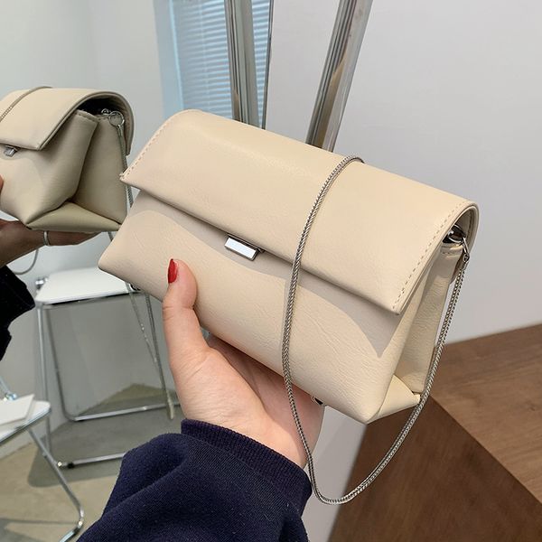 niche design popular chain handbag 2021 new fashion messenger bag high-end western style square bag shoulder bag width 22cm
niche design popular chain handbag 2021 new fashion messenger bag high-end western style square bag shoulder bag width 22cm