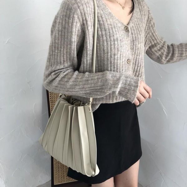 women designer chic shell shoulder vintage casual crossbody s 2021 new solid color office lady pu leather sling bag
women designer chic shell shoulder vintage casual crossbody s 2021 new solid color office lady pu leather sling bag